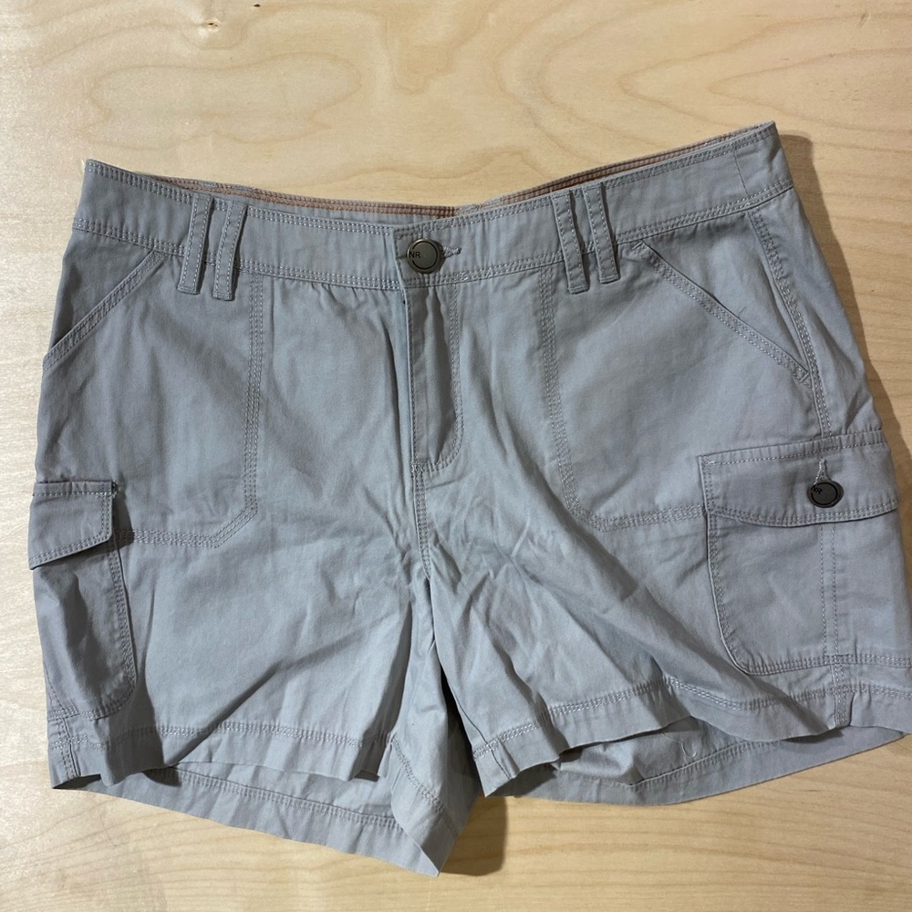 Natural Reflections Shorts Size 8 (IO) - Picture 3 of 11